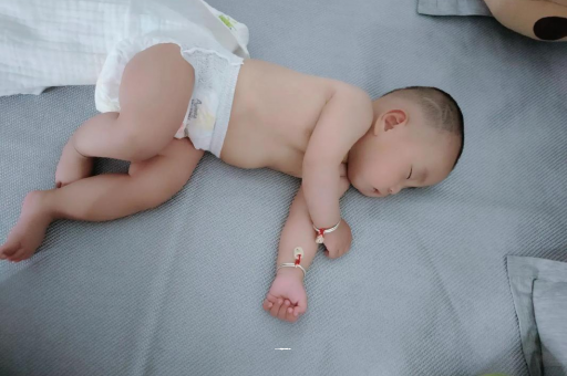 白山没满月的宝宝